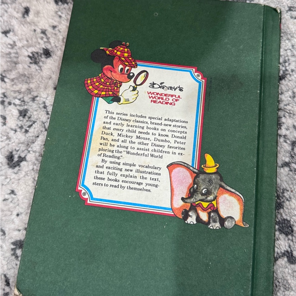 Walt Disney Productions presents  'A Picnic in the Woods' Illustrated Book - Picture 2 of 6